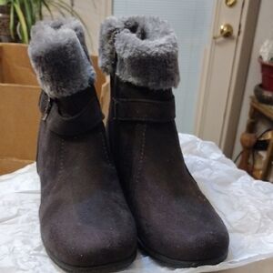 Black Suede-like Zipped Boots With Faux Fur And Buckle Brand New Ankle Boots